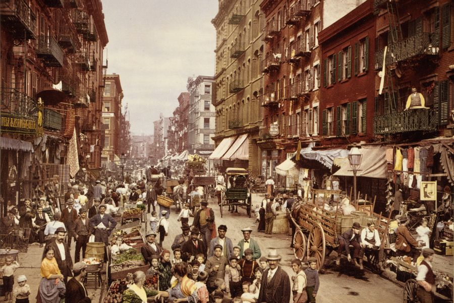 A scene from the 1900s in a big city