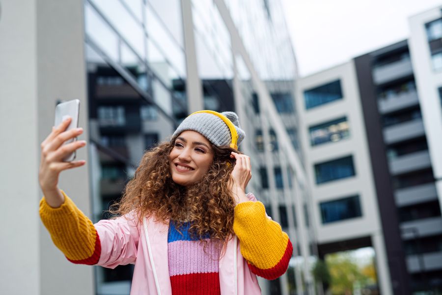 A women taking a selfie of herself in front of office buildings